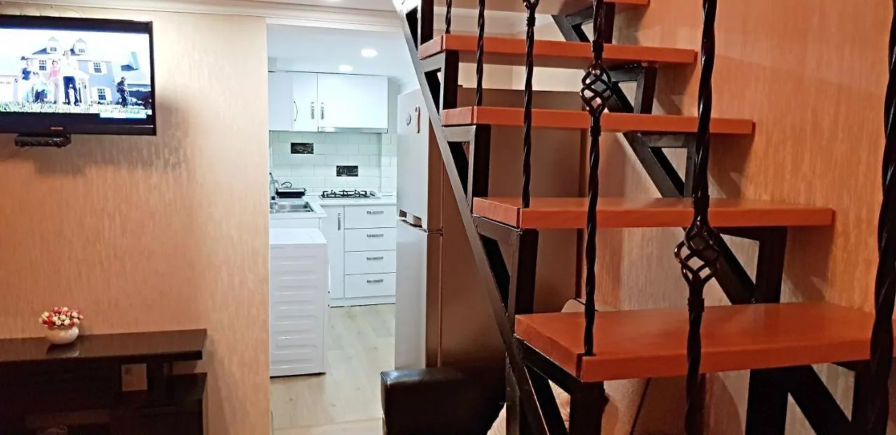 Bright And Cozy Apartment On Aghmashenebeli Avenue Tbiliszi
