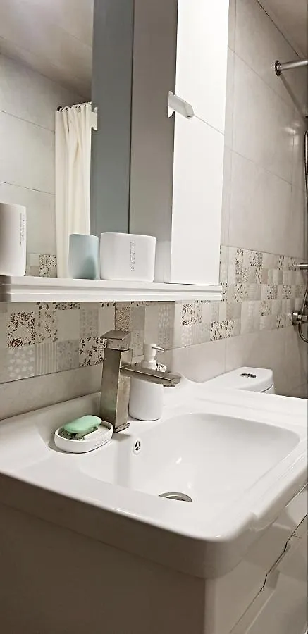 Bright And Cozy Apartment On Aghmashenebeli Avenue Tbiliszi 0*,