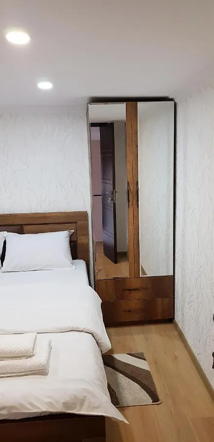 Bright And Cozy Apartment On Aghmashenebeli Avenue Tbiliszi Grúzia